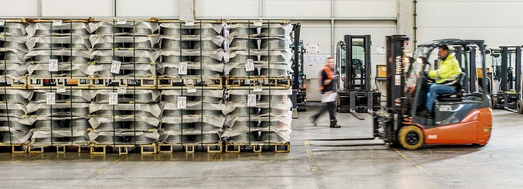 Forklift truck in LGI warehouse - Glossary P