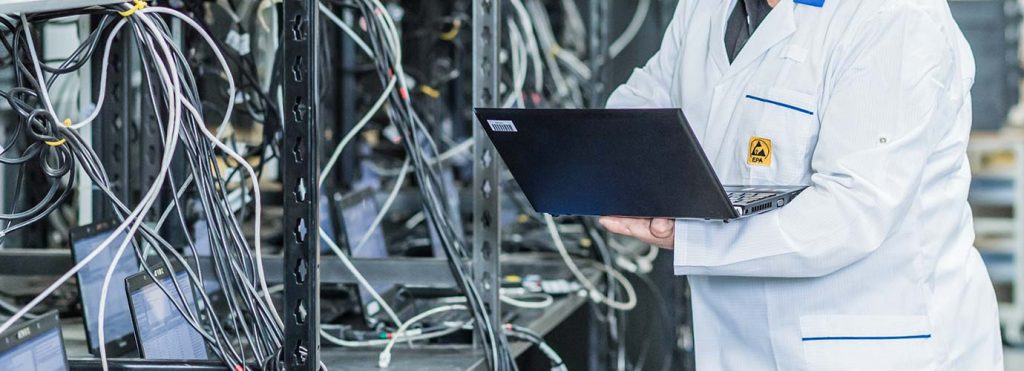 IT worker configures notebooks - LGI Glossary I